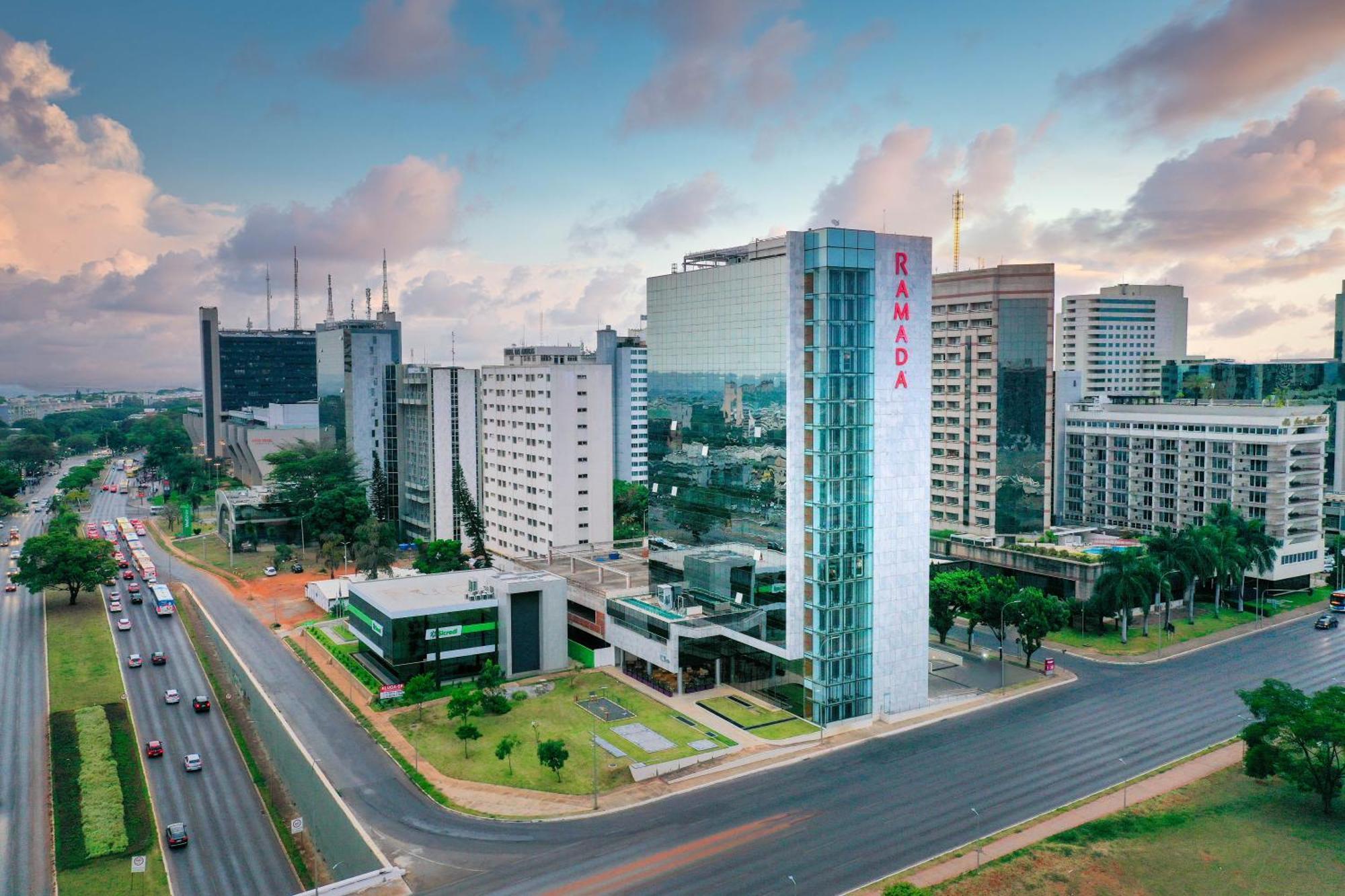 Отель Ramada By Wyndham Brasilia Alvorada Экстерьер фото