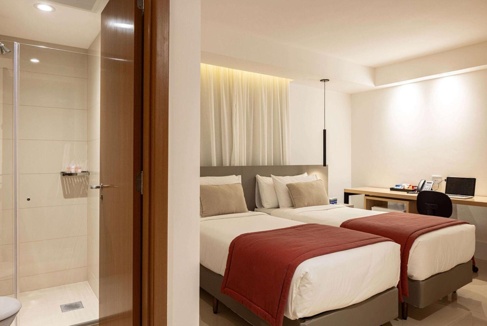 Отель Ramada By Wyndham Brasilia Alvorada Экстерьер фото